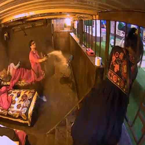 BIGG BOSS 11 SAPNA CHOUDHARY SPRAY HIT ON THE FACE OF ARSHI