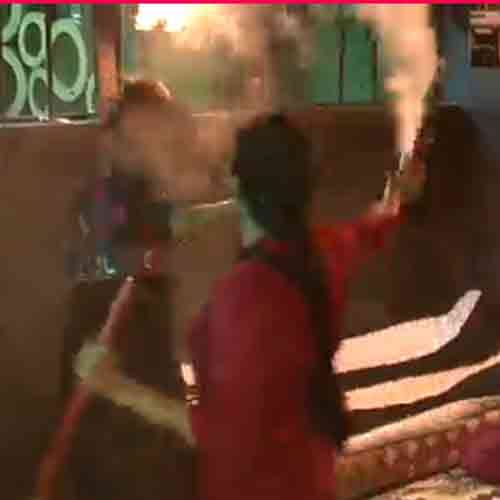 BIGG BOSS 11 SAPNA CHOUDHARY SPRAY HIT ON THE FACE OF ARSHI