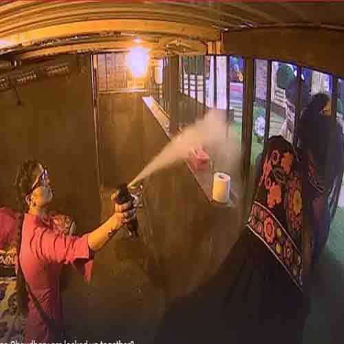 BIGG BOSS 11 SAPNA CHOUDHARY SPRAY HIT ON THE FACE OF ARSHI