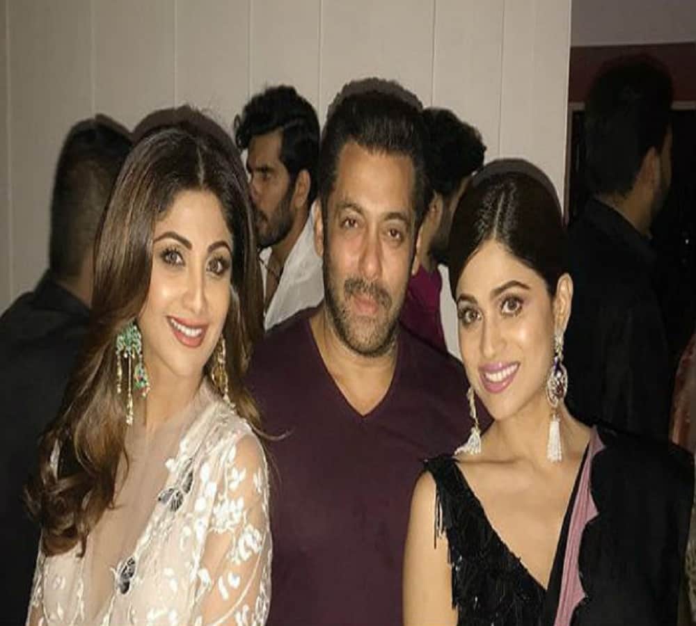 bollywood stars reaches at salman sister arpita khan pre diwali party in mumbai
