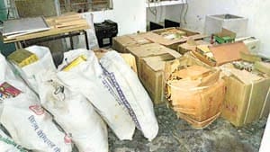 2 lacs crackers seized in kaushambi