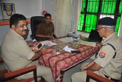 maid throwed to scarpio in azamgarh