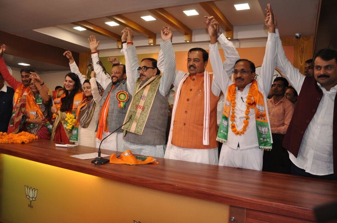 bsp mla joine bjp in presence of mahendranath pandey