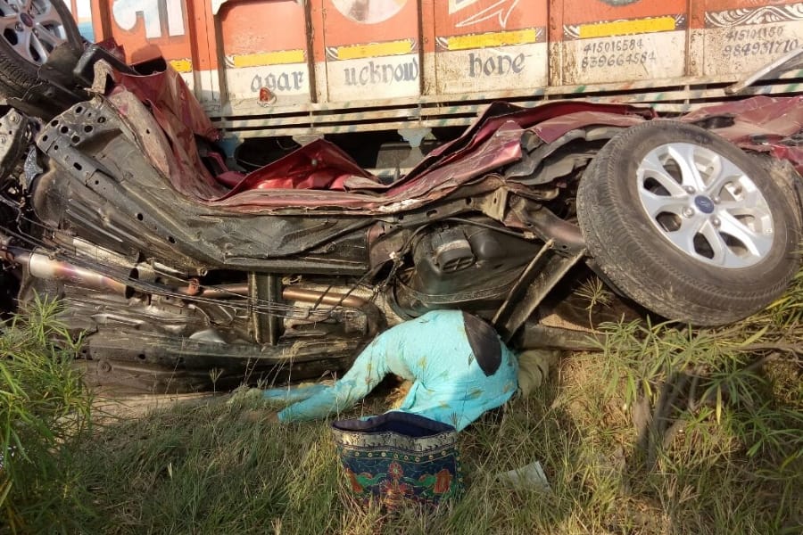 Two killed in truck collision with Sumo in varanasi