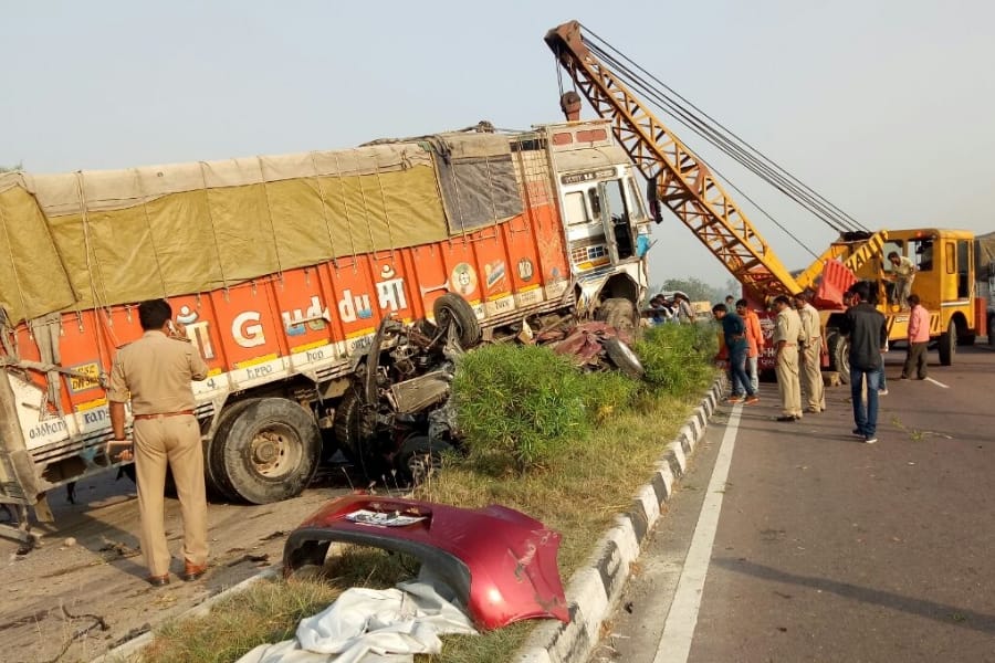 six died in bachhrawan accident in raebareli.