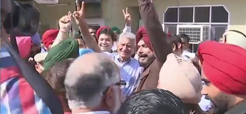 congress won gurdaspur bypoll of punjab and in kerala IUML defeat communist party