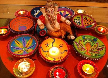 Diwali 2020:दिवाली से पहले घर से बाहर कर देनी चाहिए ये चीजें... - Diwali  2020 Vastu Tips Remove These Things From Home Before Diwali - Amar Ujala  Hindi News Live