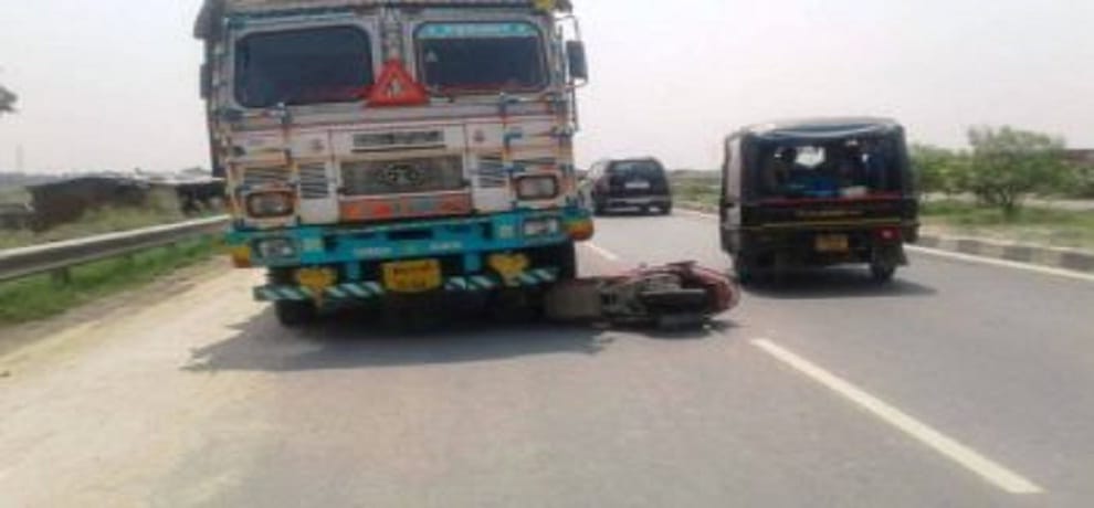 Madhya Pradesh: two men stolen ATM and mobile phone from a woman after death in indore 