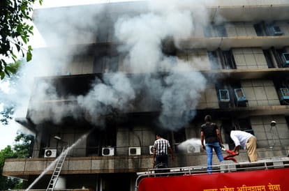 fire in offices in uttar pradesh.