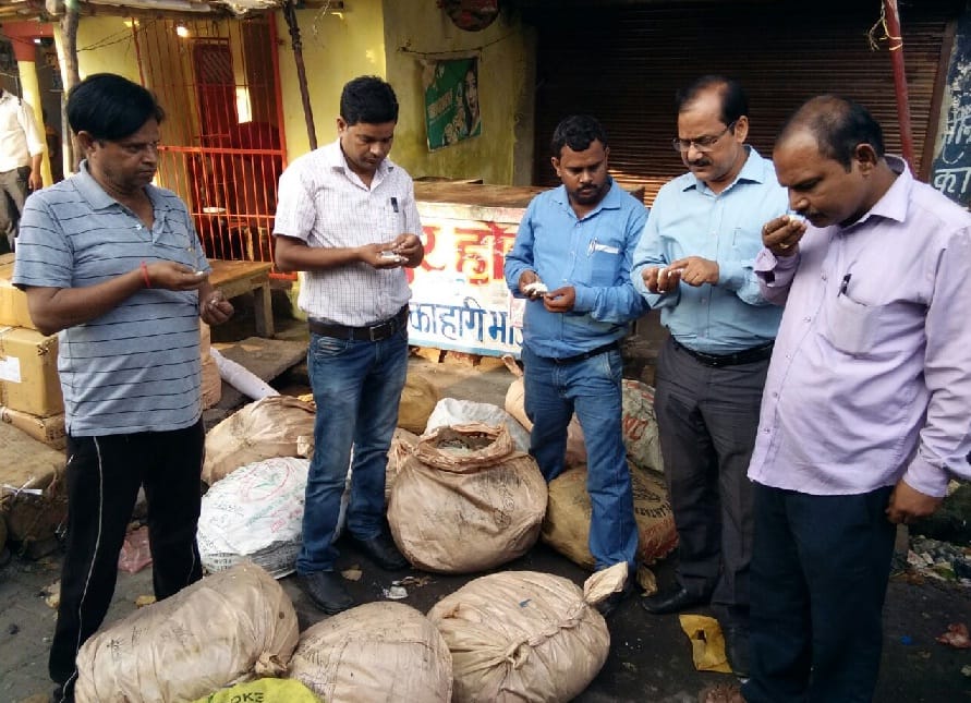 कानपुर से आया सात क्विंटल मावा जब्त