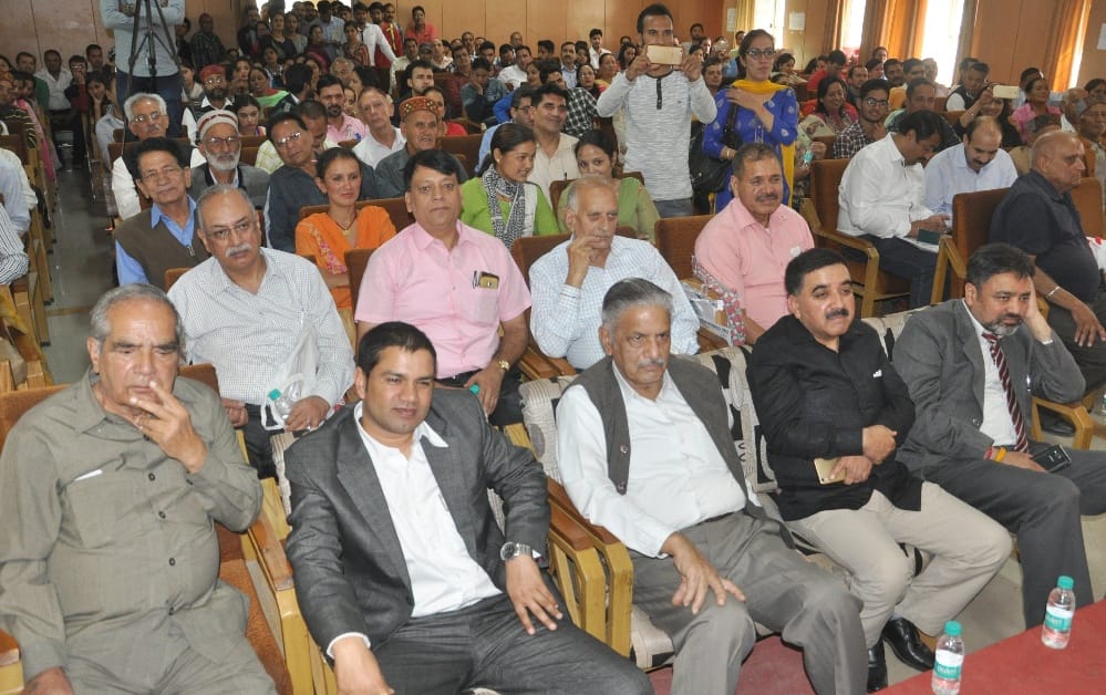 डिप्लोमा फार्मासिस्टों की समस्याओं पर चर्चा