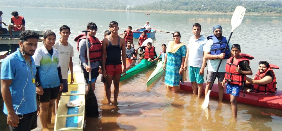 गोबिंद सागर झील में खिलाड़ियों ने सीखे तैराकी के गुर