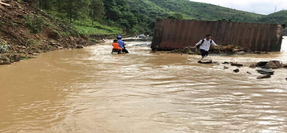 Floods and landslides destroyed Vietnam,  68 died, 34 missing 