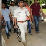 to caught goons in ranchi ssp of police jumped into mud with Ak-47 