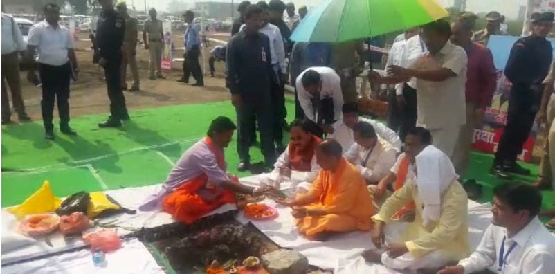 Cm yogi appeal to twitter user for using hashtag Deepotsav