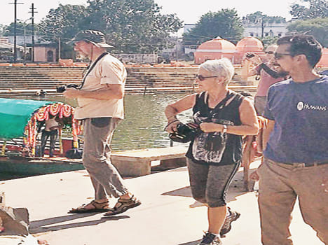 : - Bomb disposal squad, diver and cavalier police deployed