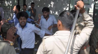 student leaders beaten by police in agra
