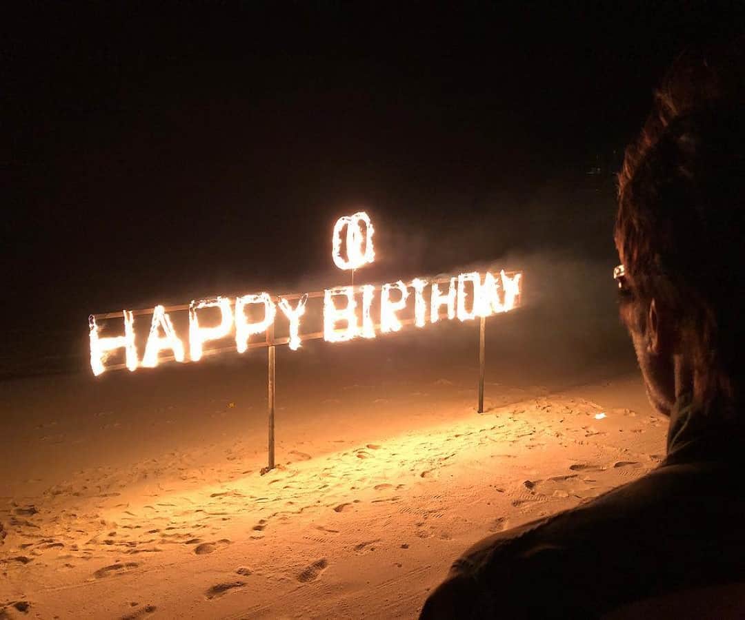 Picture Shows How Amitabh Bachchan Celebrated 75th Birthday On Maldives Trip With   Family