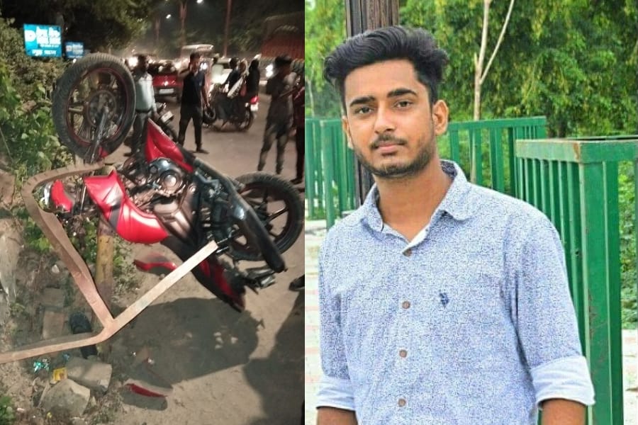 two died while performing bike stunts in Lucknow.
