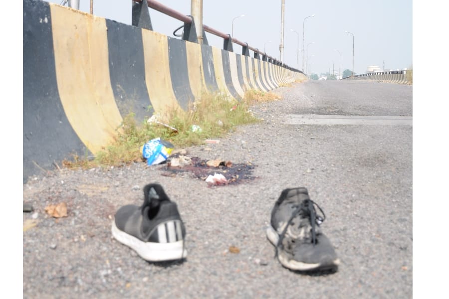 two died while performing bike stunts in Lucknow.