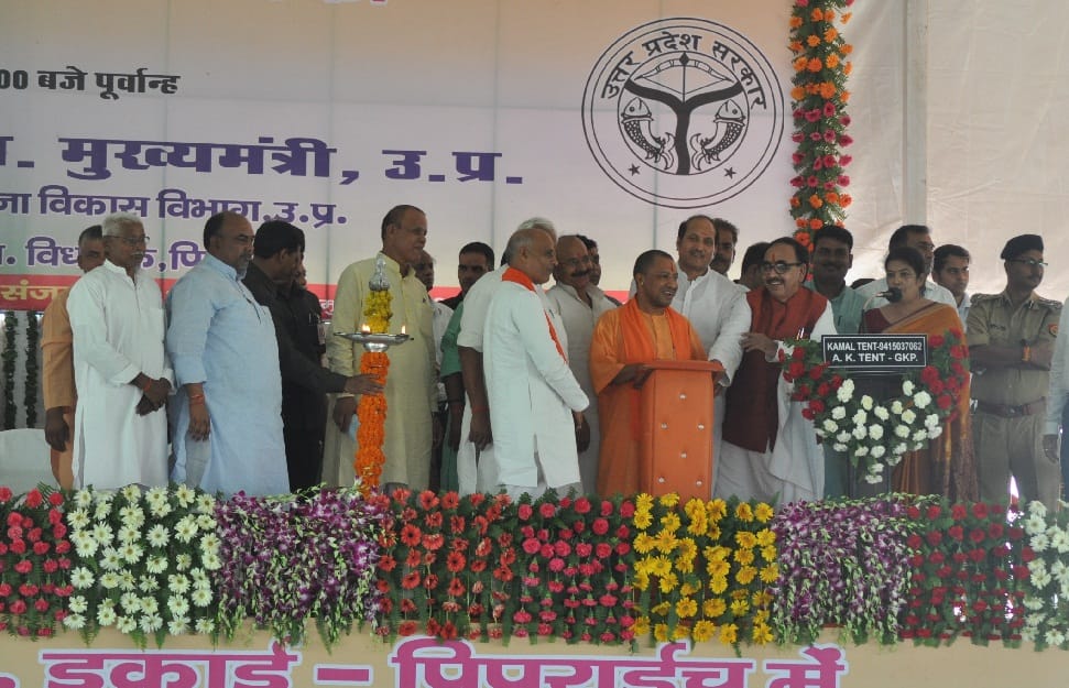 CM gave Diwali gifts to Gorakhpur of 6 arab