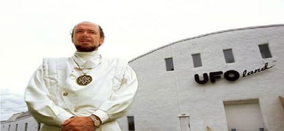 Here is Descendants of aliens this man met them before