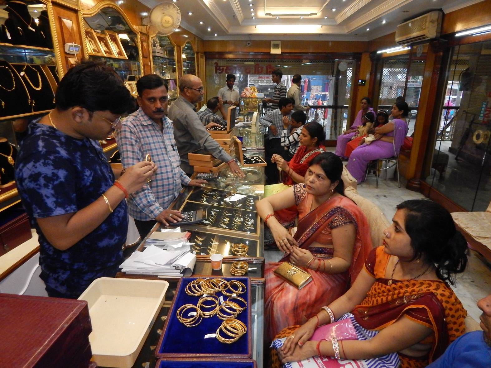 dhanteras 2017, shopping timings on dhanteras