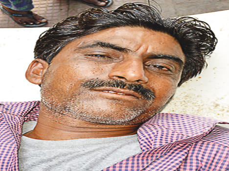 shoppers beated e rickshaw driver
