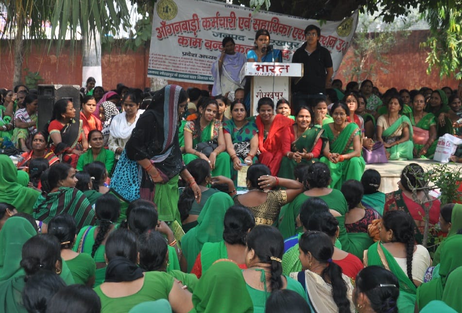 नहीं सुलझा मामला, 29 वे दिन जारी रहा धरना