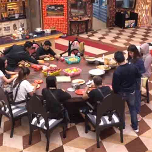 bigg boss 11 mehjabi give bad comment on arshi's clothes