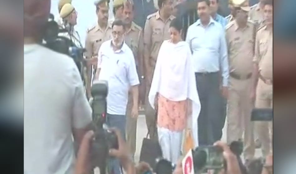 photos: Rajesh & Nupur Talwar released from Dasna Jail after HC acquitted them in aarushi case
