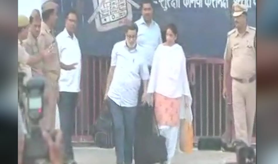 photos: Rajesh & Nupur Talwar released from Dasna Jail after HC acquitted them in aarushi case