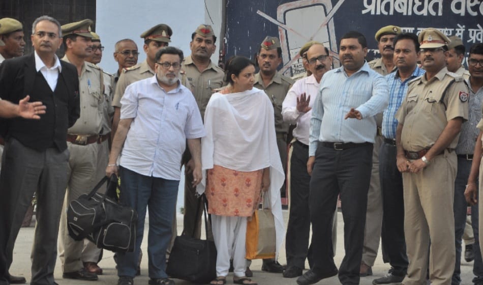 rajesh talwar asked his brother dinesh talwar to go back home