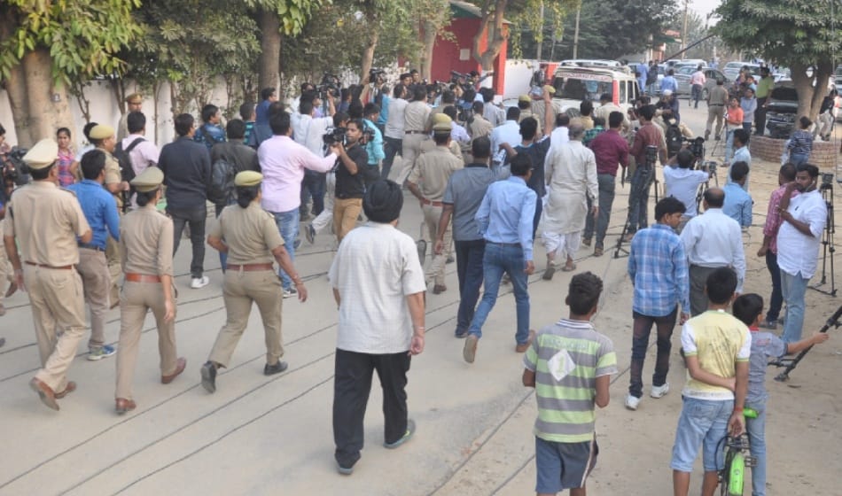 rajesh talwar asked his brother dinesh talwar to go back home