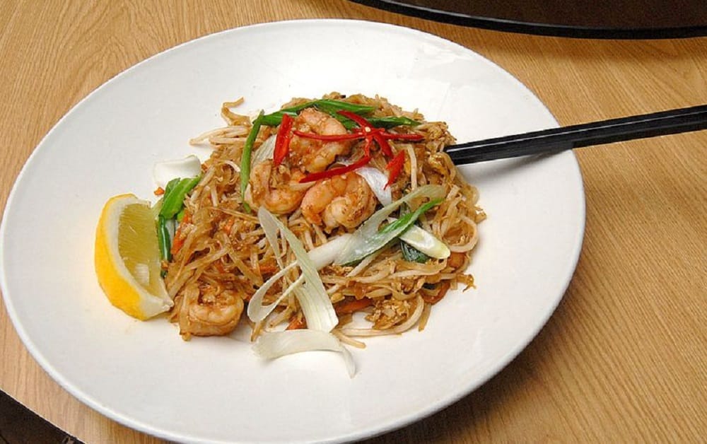 man requests to chef to making food spicy he did this to him