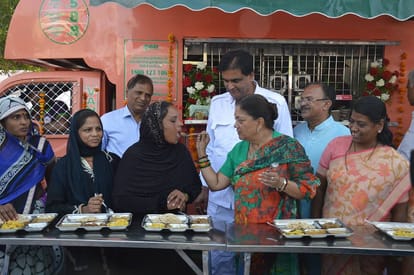 chief minister vasundhara raje introduced news annapurna food van from ajmer 