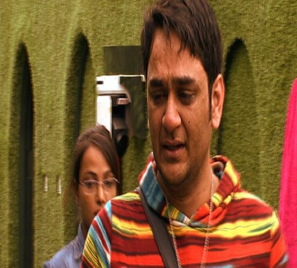  puneesh sharma was assualted by vikas gupta  loses captaincy in bigg boss