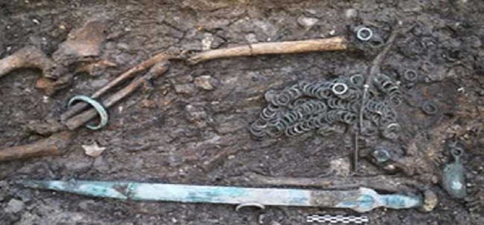 Four thousand years old weapons found in Switzerland