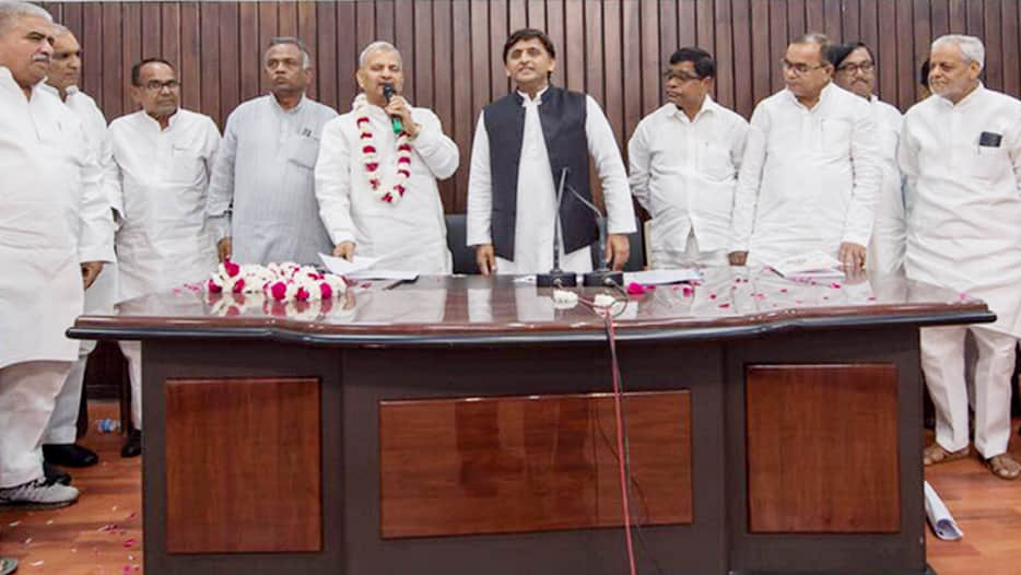 Akhilesh has all failed formulas officially Mulayam has no status