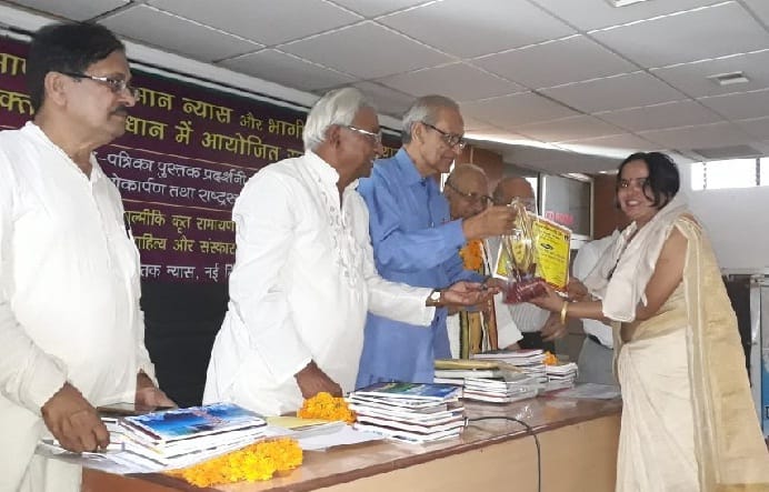 Amita Prakash got prize