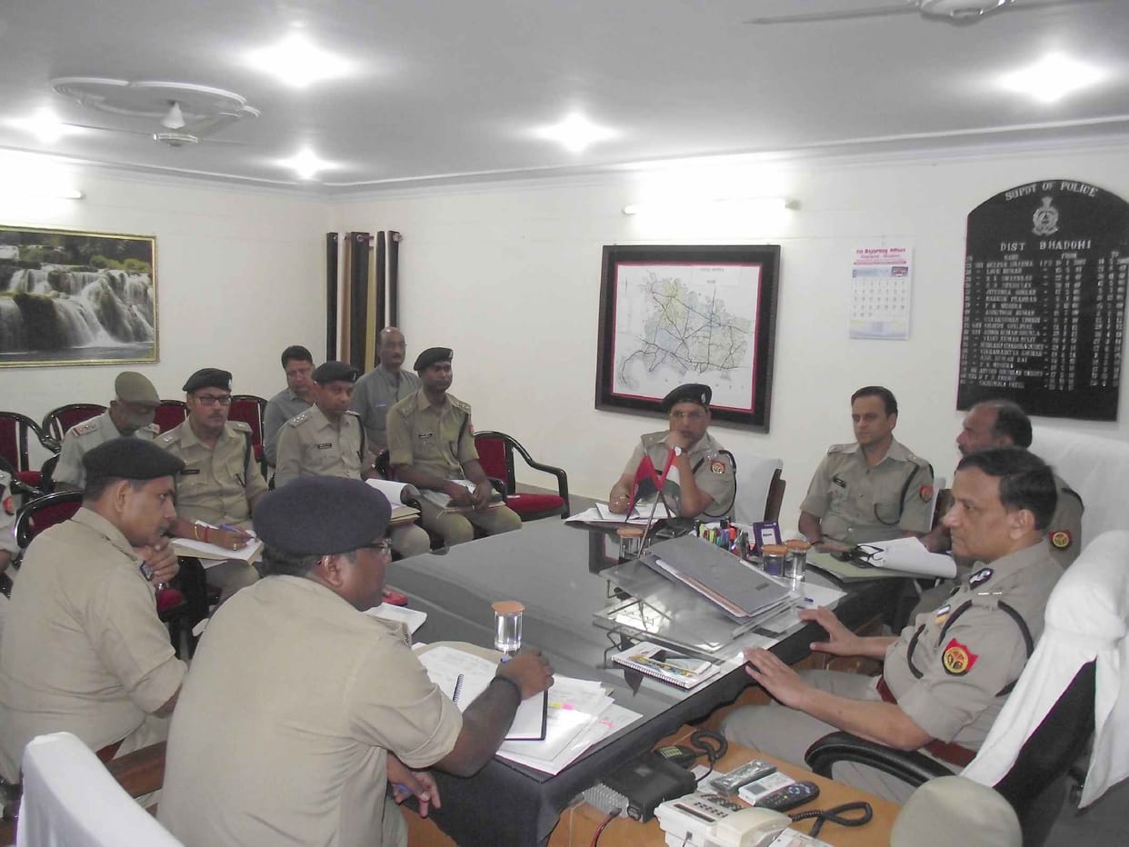 भदोही में एडीजी जोन ने ली मंडलीय समीक्षा बैठक