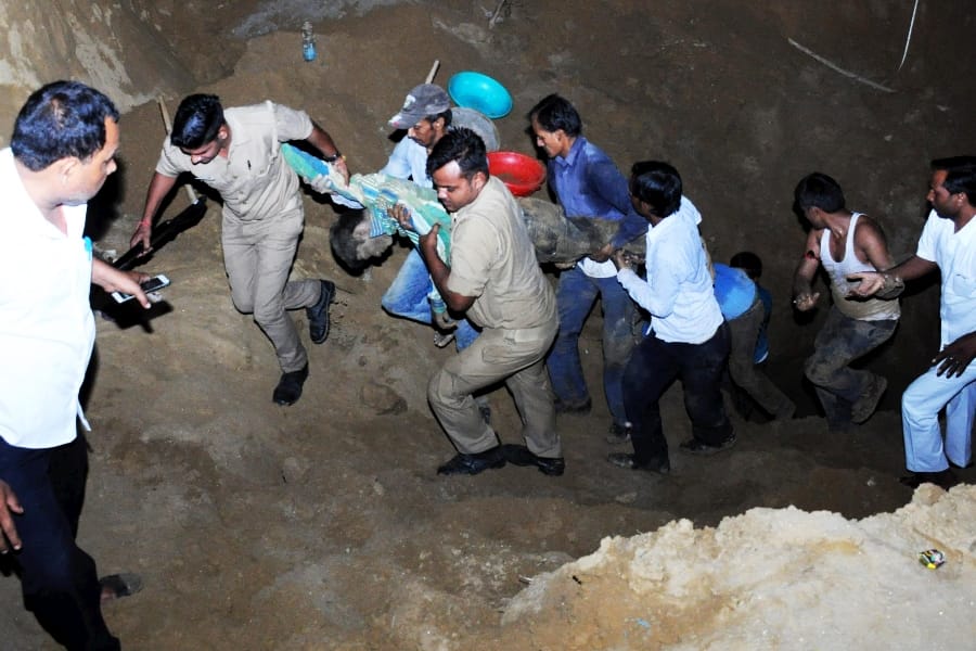 one labourer died in lucknow during a construction in Lucknow.