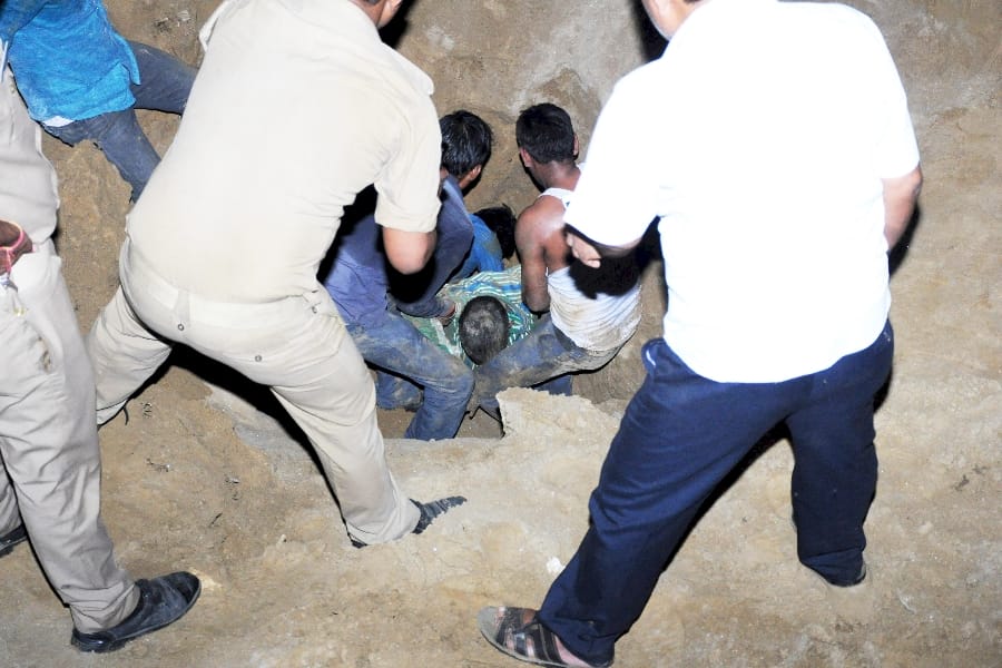 one labourer died in lucknow during a construction in Lucknow.