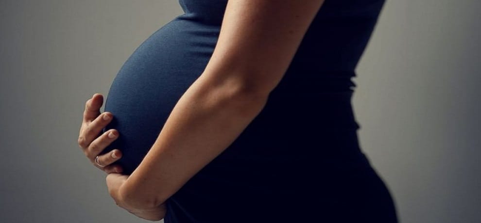 woman gives birth to boy of seven kilogram in vietnam 