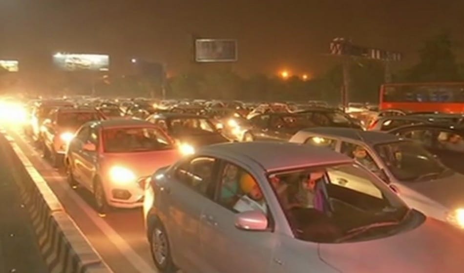 on dhanteras festival people stuck in traffic jam for hours