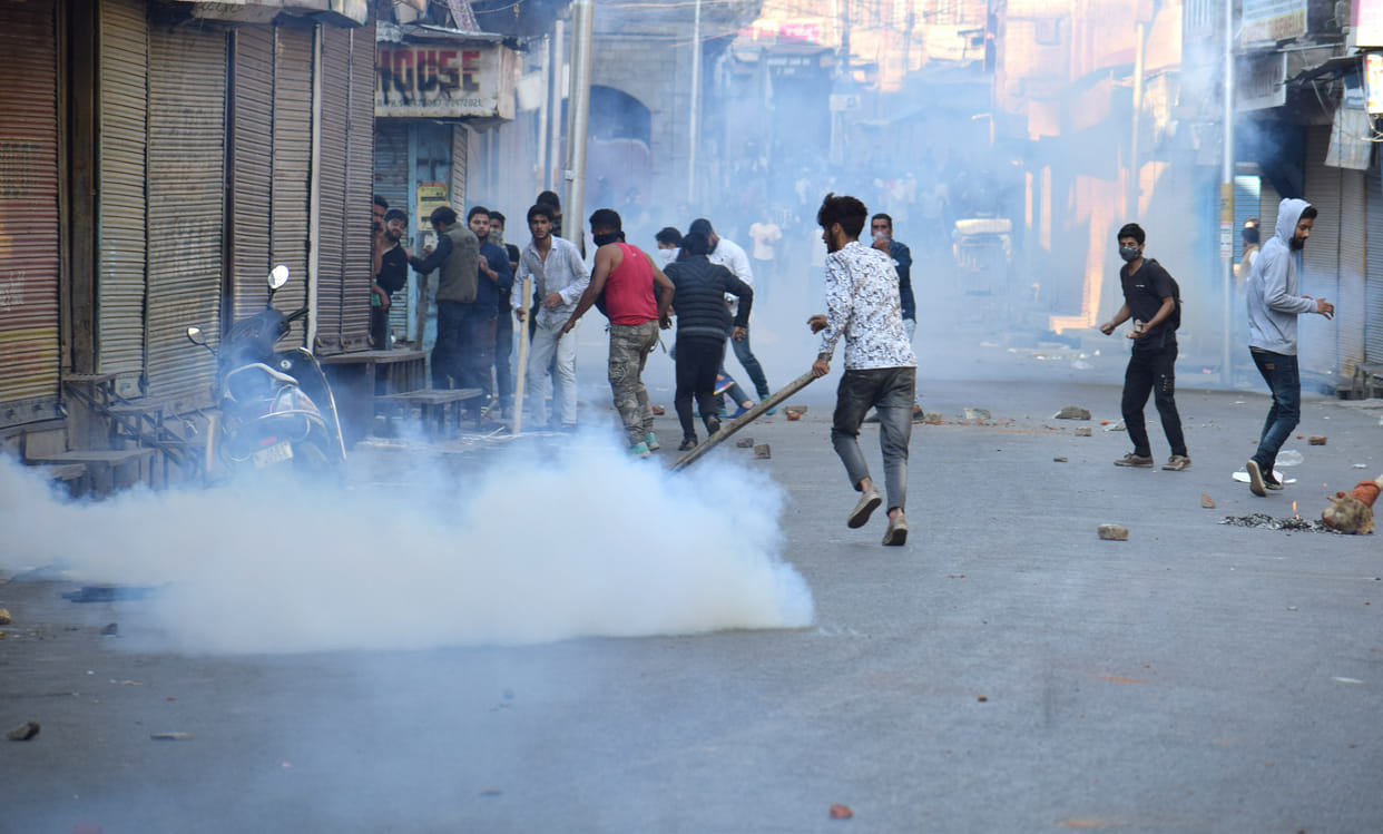 stone pellting in kashmir for braid chopping case