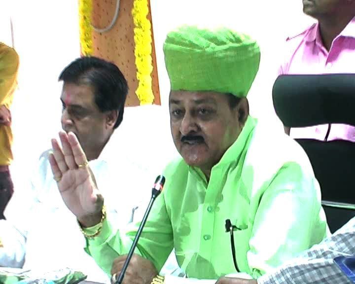 bjp mla once again lashes out on his own party in a conference 