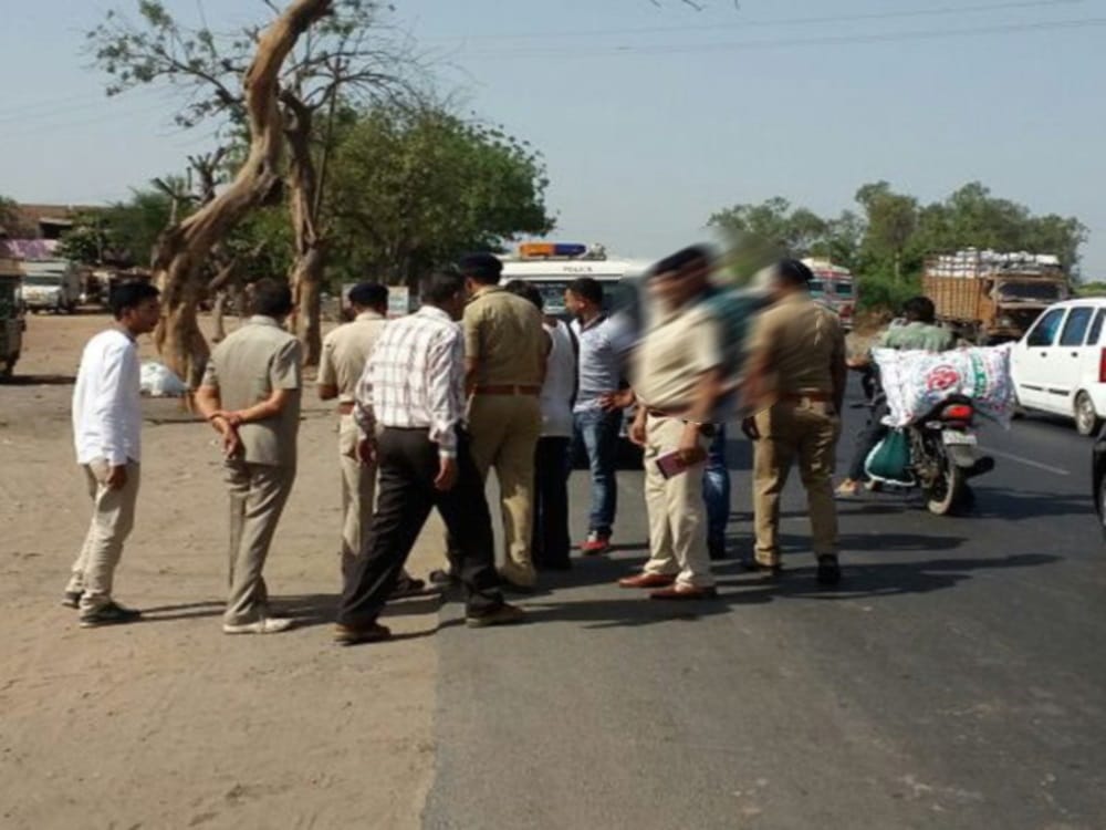 Road hold up loot by miscreants  in roorkee