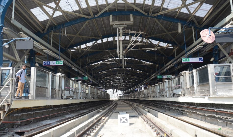 botanical garden metro station became the first interchange metro station outside delhi