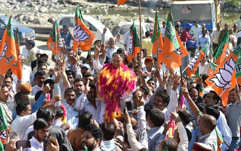भाजपा विधायक महेंद्र ने नामाकंन किया दर्ज